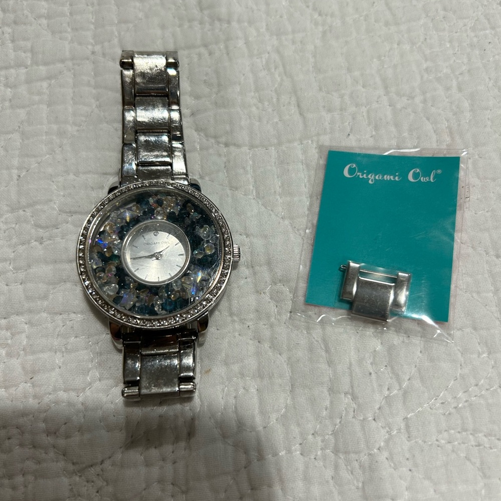🌟BOGO🌟 Buy 1, Get 1 1/2 off!!  Origami Owl Watch full of crystals